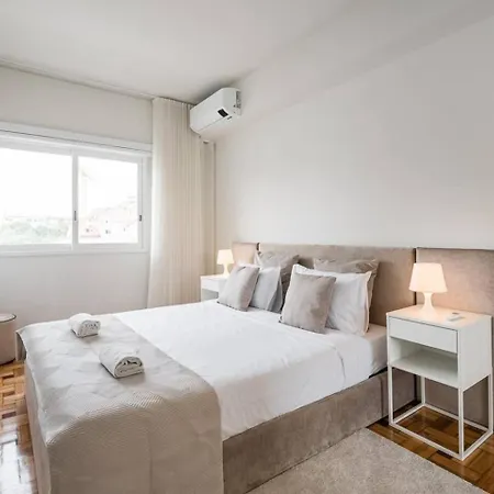 Brittos Avenue In Gaia