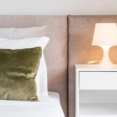 Brittos Avenue In Gaia *