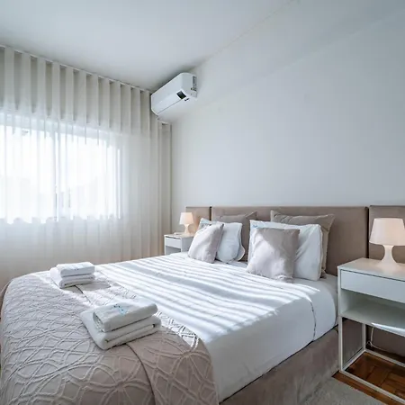 Brittos Avenue In Gaia *