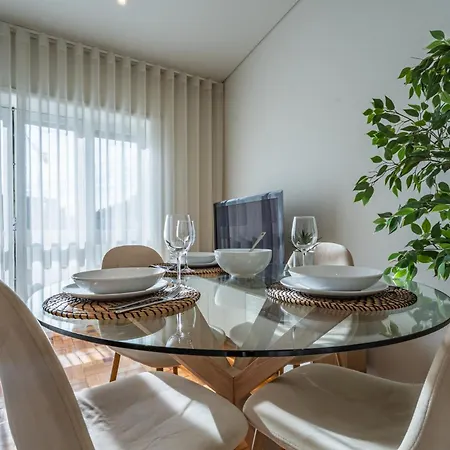 Brittos Avenue In Gaia Apartmán