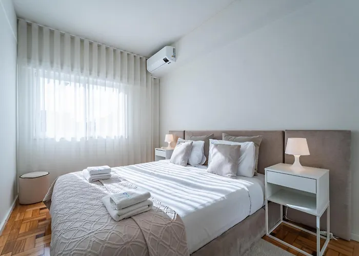 Brittos Avenue In Gaia *